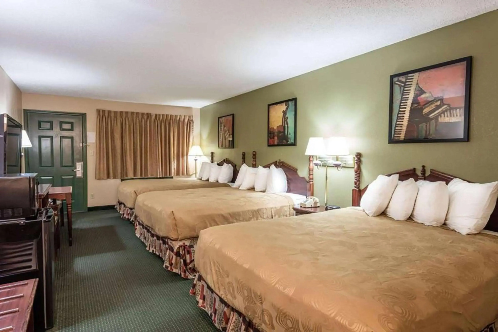 Angel Inn Near IMAX, a Travelodge by Wyndham