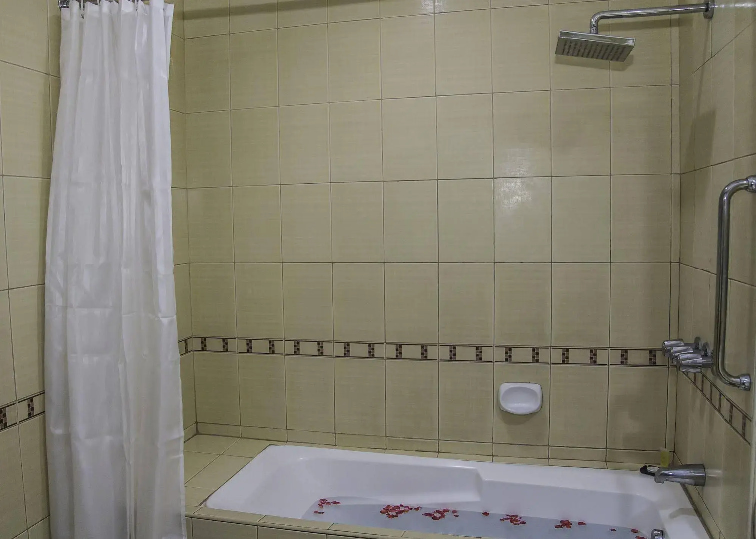 Golden Prince Hotel and Suites