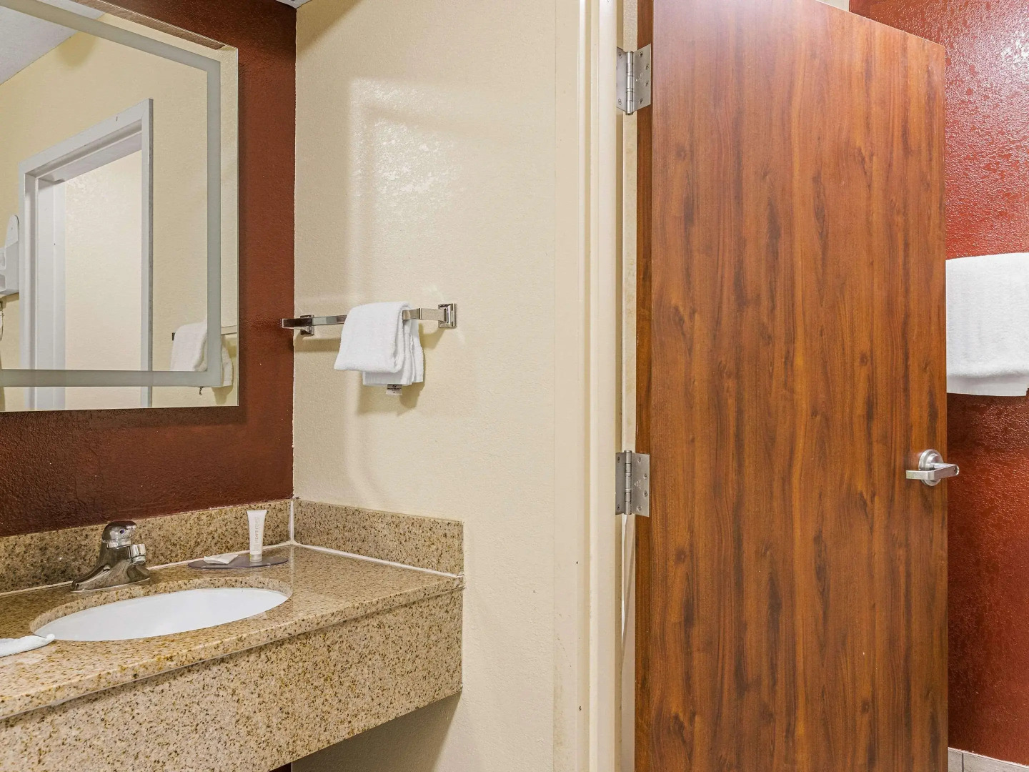 Clarion Pointe Savannah Gateway I-95