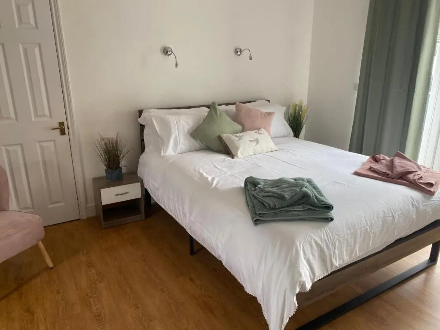 Number 1 Lytton Tree Lodge