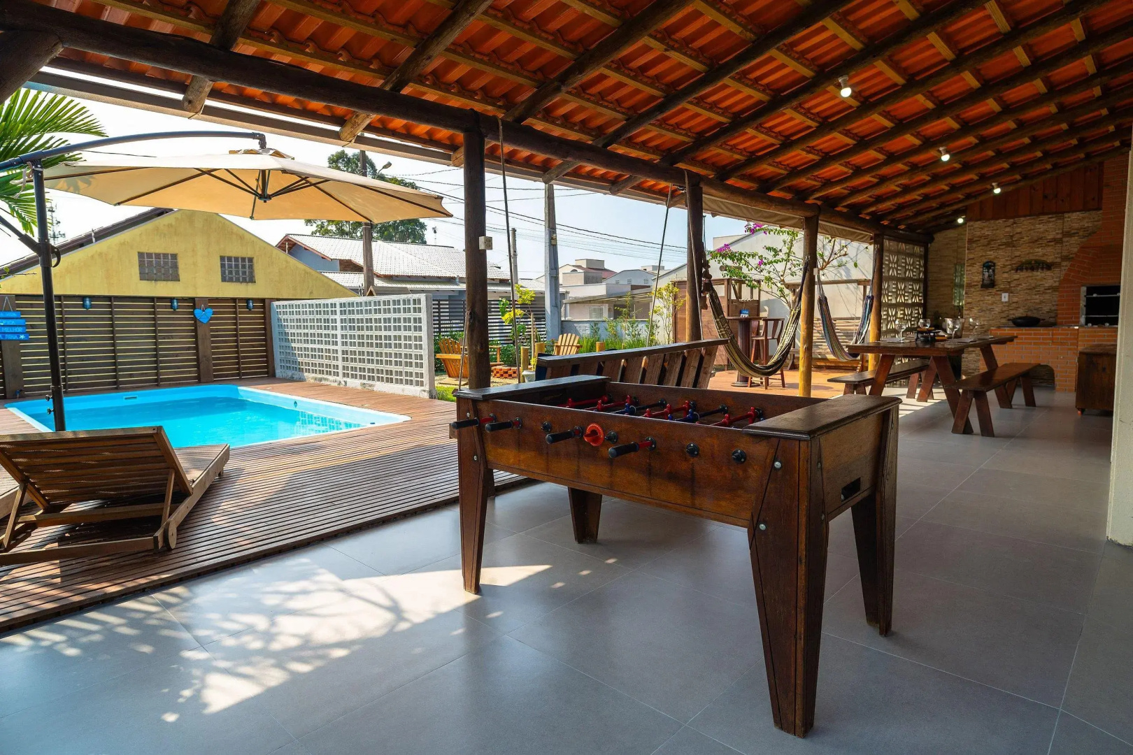 Casa com Lareira e Piscina - Varanda Incrível