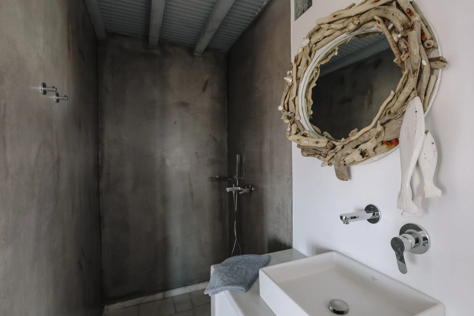 Villa Thea Collection