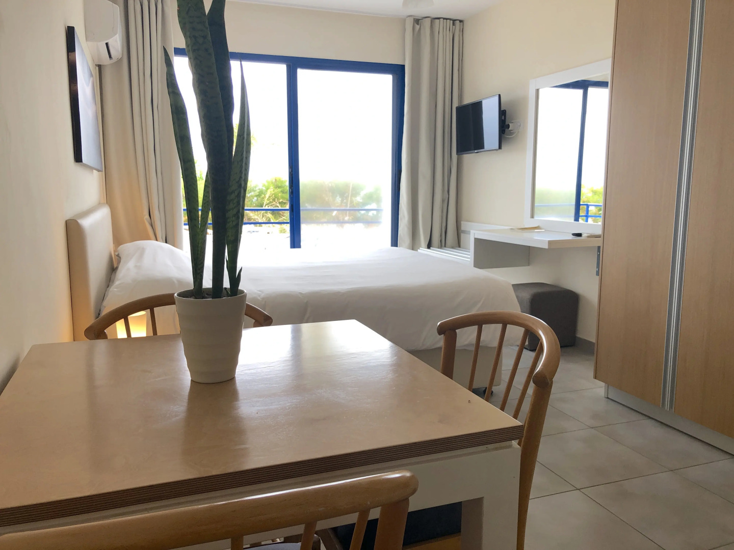 Vrachia Beach Hotel & Suites - Adults only