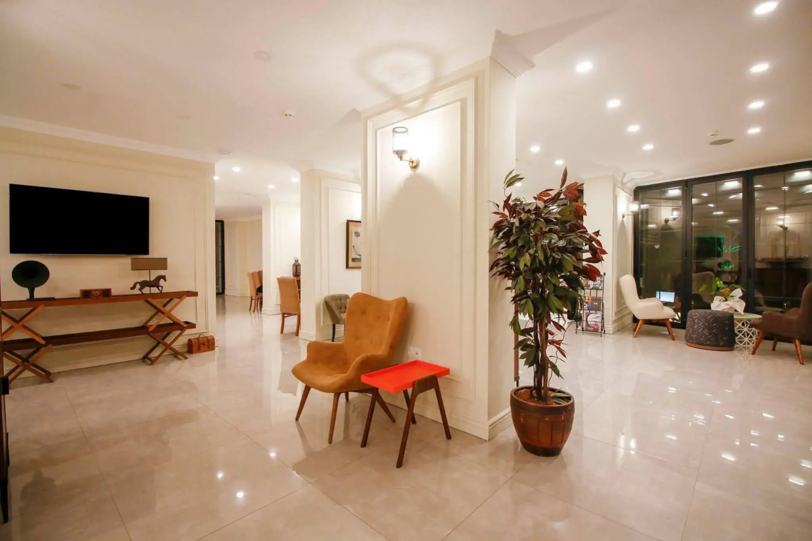 Aurasia Beach Hotel