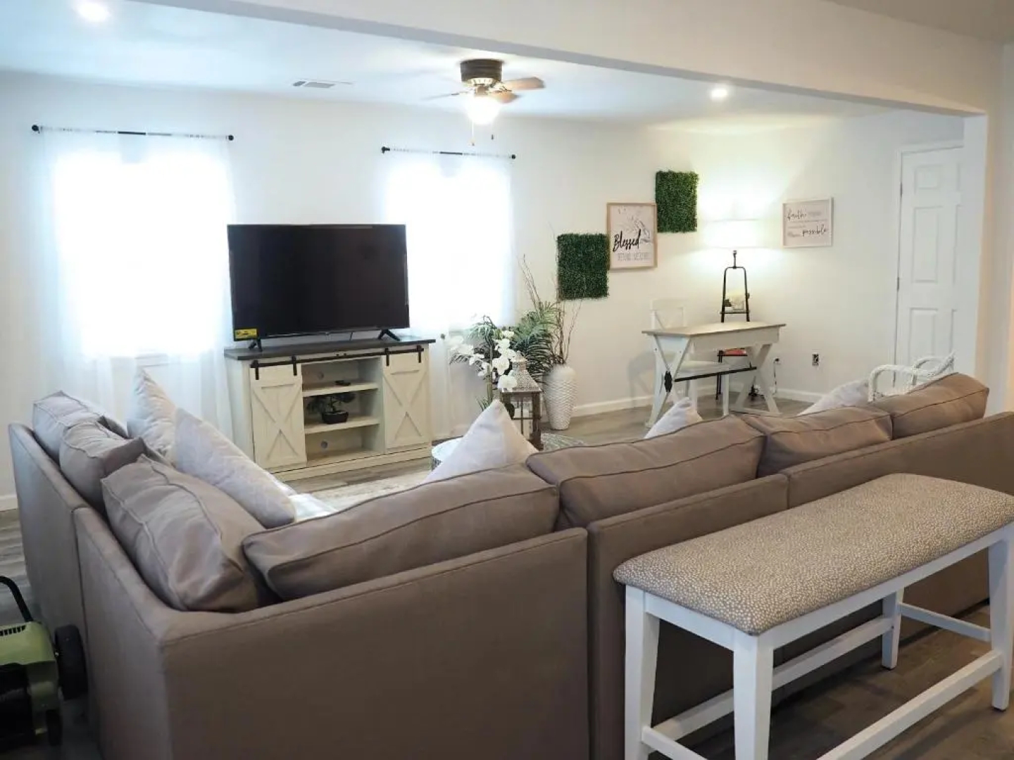 Newly Renovated, Modern 3 Bedroom 2 Bath Farmhouse in the City