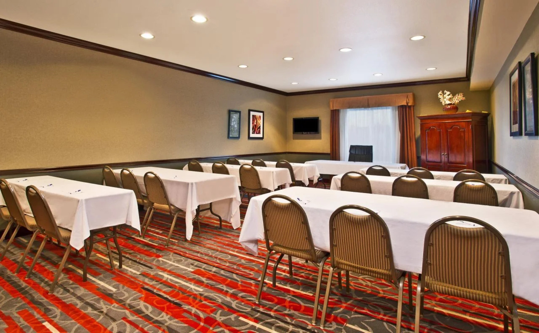 Holiday Inn Express Hotel & Suites Columbus-Groveport by IHG
