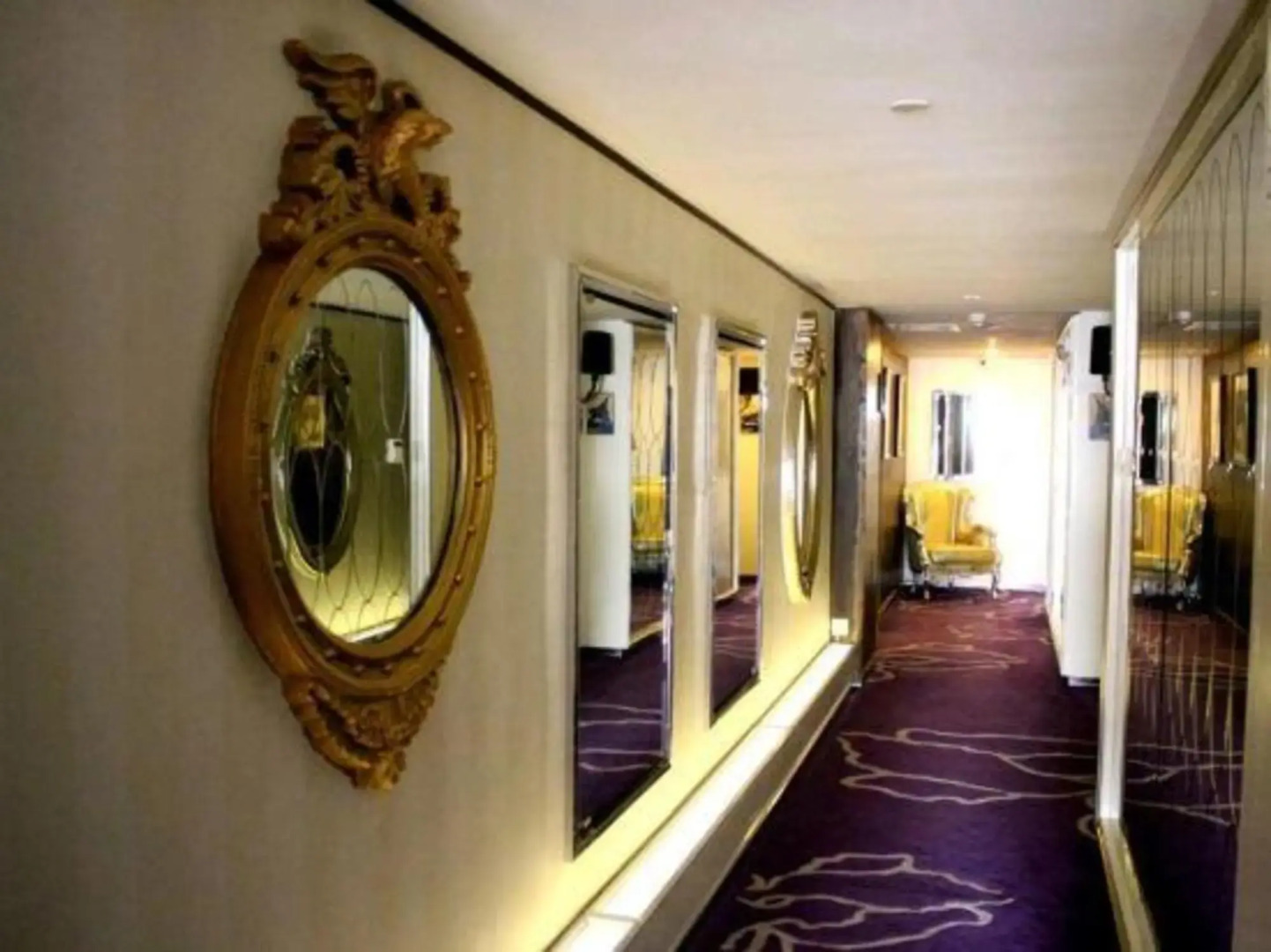 Sunshine Holiday Hotel