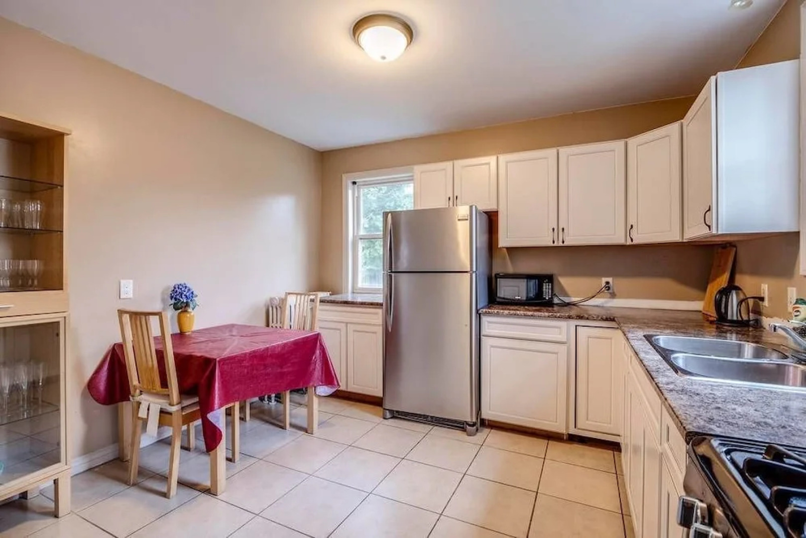 Convenient & Comfortable Manor