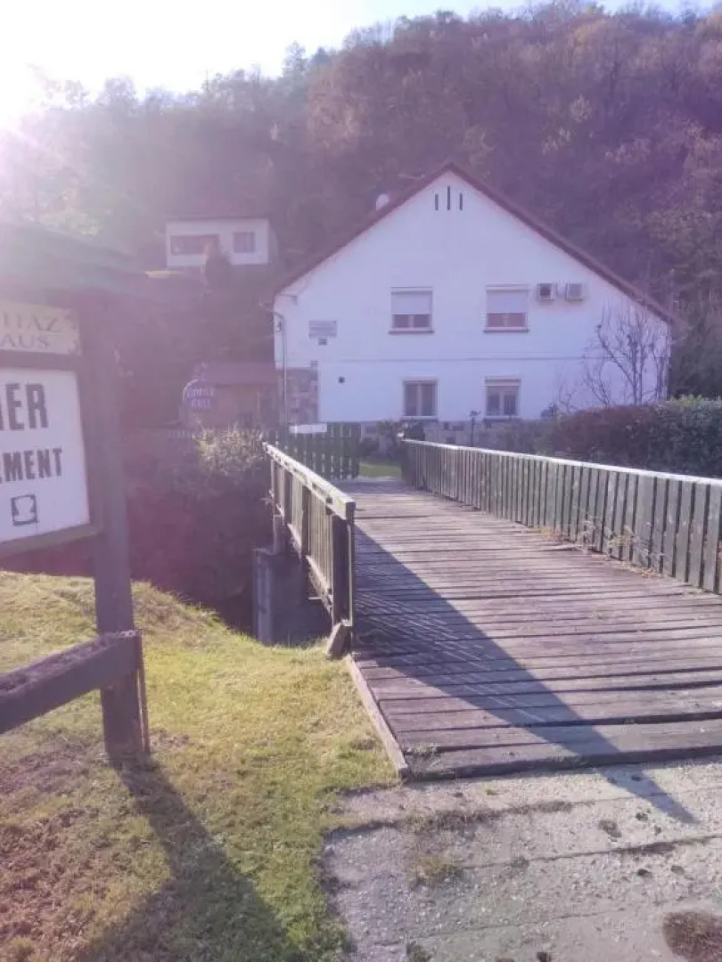 Pereszlenyi Vendeghaz