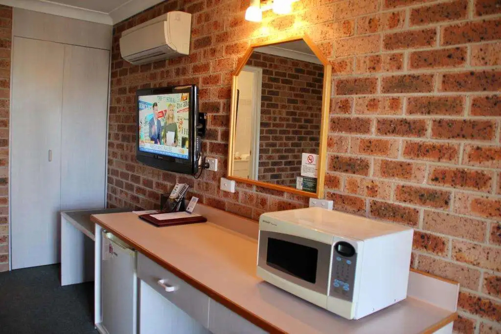 Town & Country Motor Inn