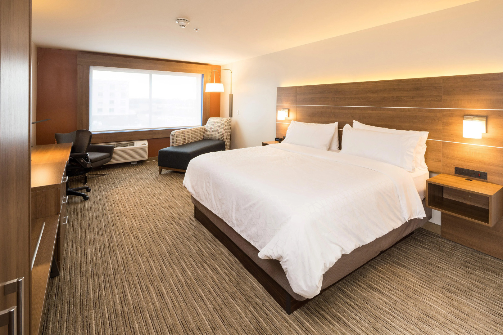 Holiday Inn Express and Suites Kalamazoo West by IHG