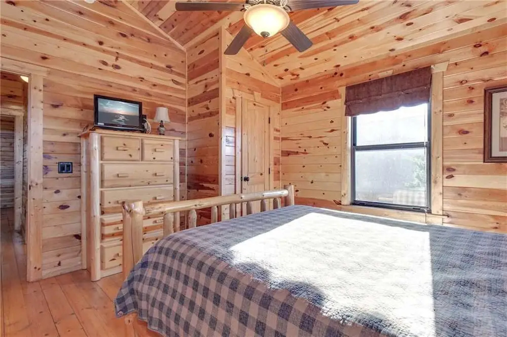 Marlenes Hideaway 3 - Three Bedroom Cabin