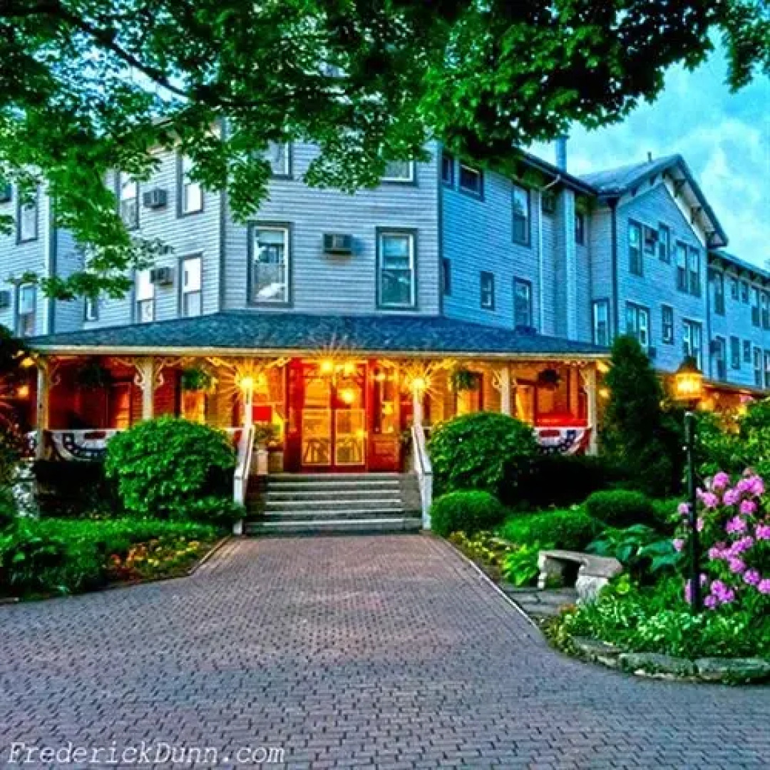 Riverside: The Inn at Cambridge Springs