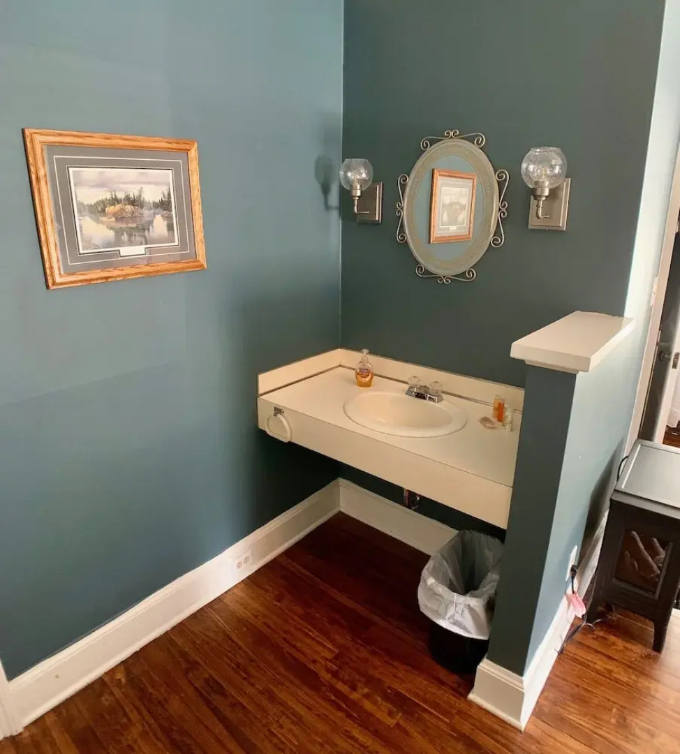 Treehouse Village Inn