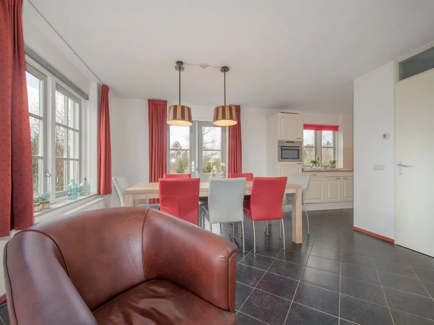 Stately, Luxury Villa With 3 Bathrooms, 2 km. From Appelscha