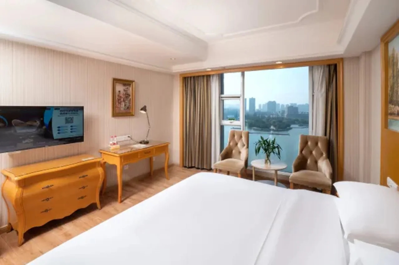 Vienna International Hotel (Tianmen Wanda Plaza Donghu Branch)