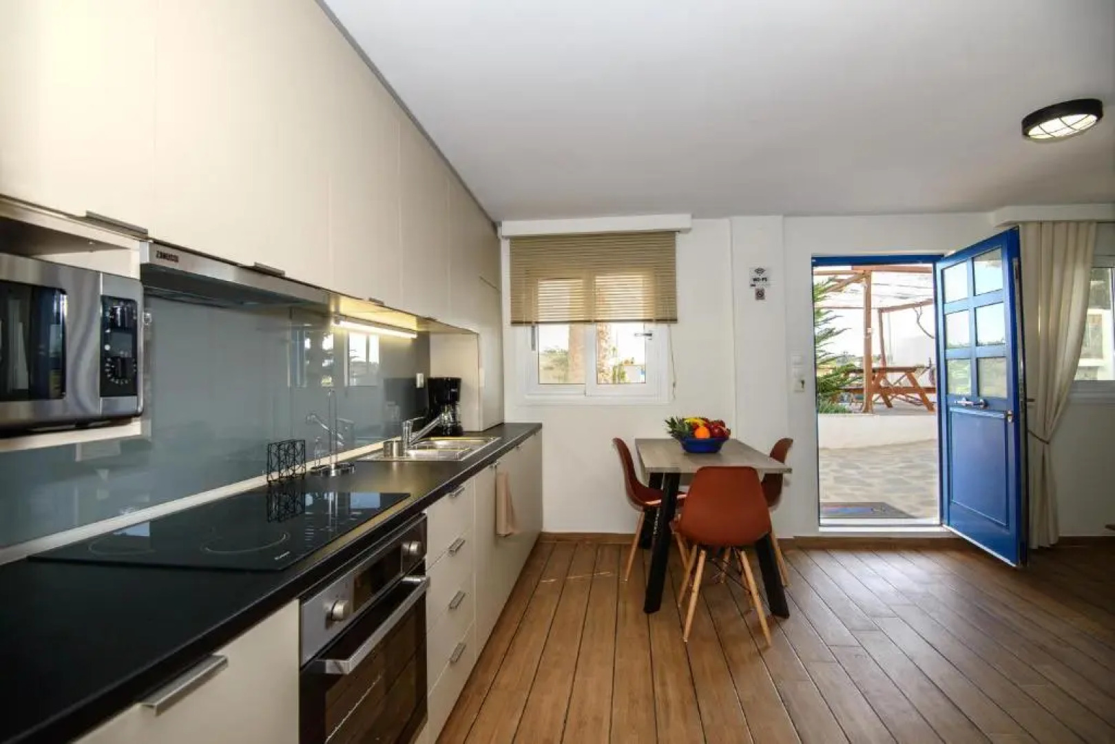 Deck2 Syros Premium Apartments