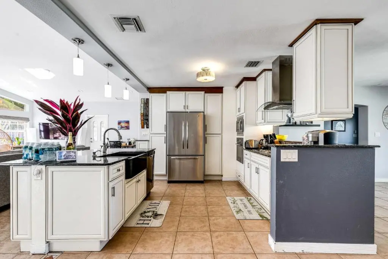 LUX 4 Bedrooms Private HTD Salt Water Pool With Concierge Service