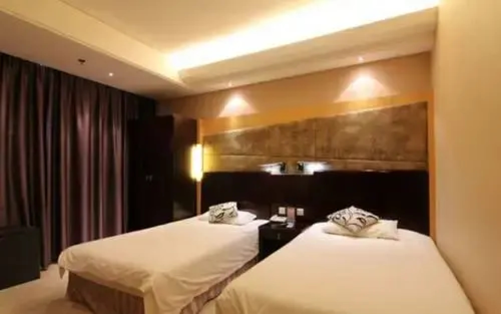 Shiweitian Holiday Hotel