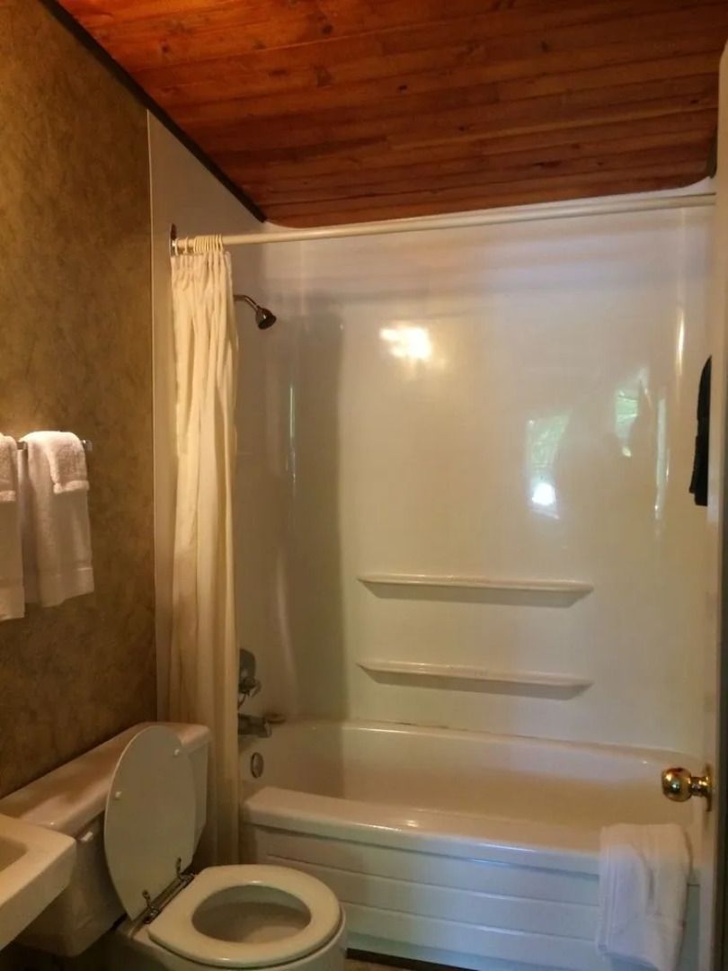 Tunnel Lake Trading Post & Motel