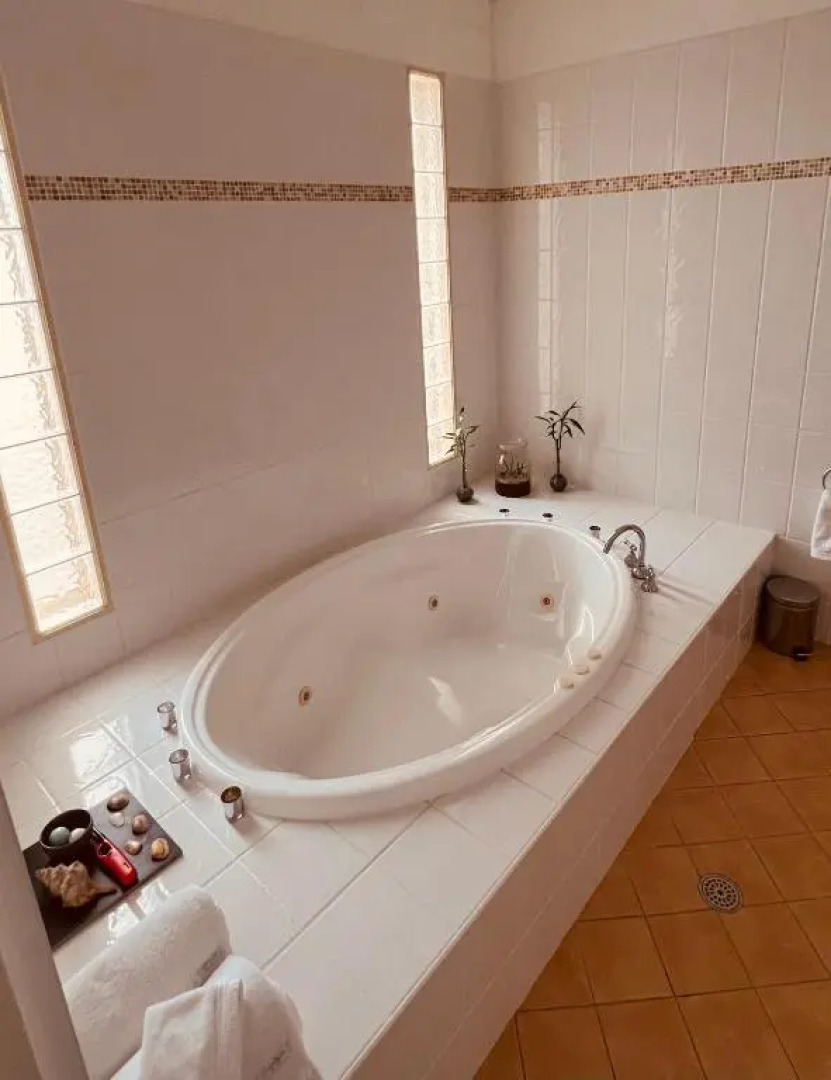 Gundaroo Manor Bed & Breakfast