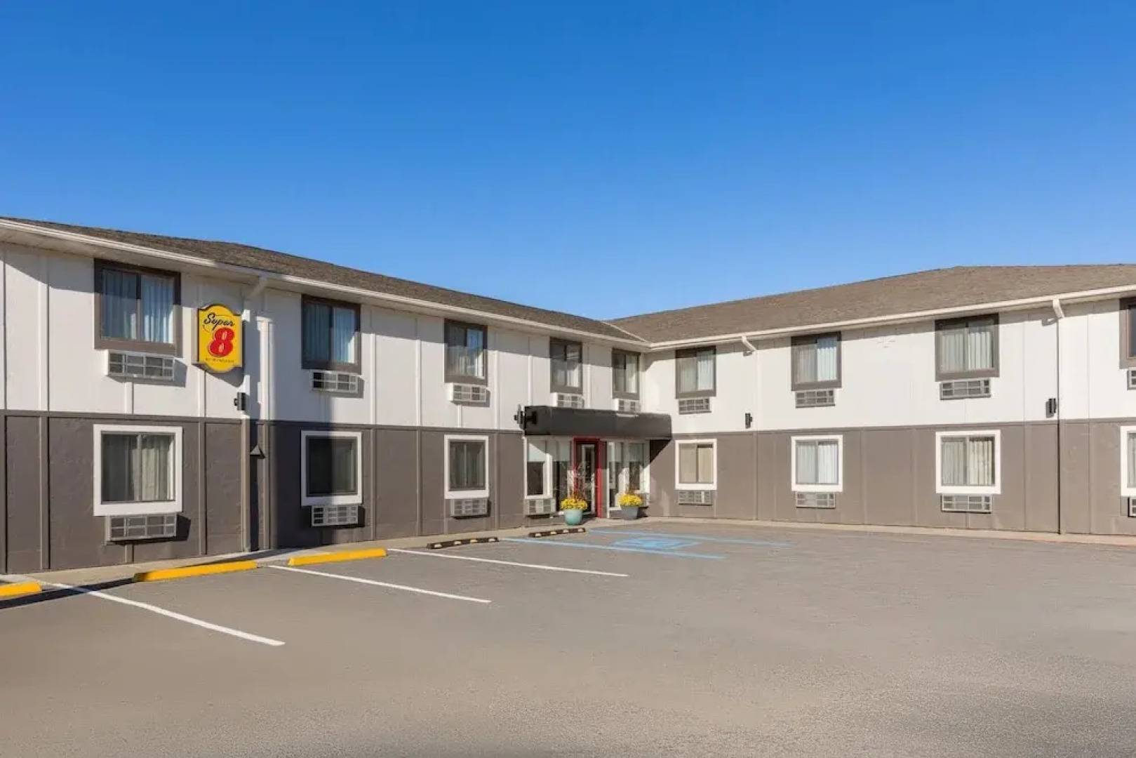 Super 8 by Wyndham Rock Port MO