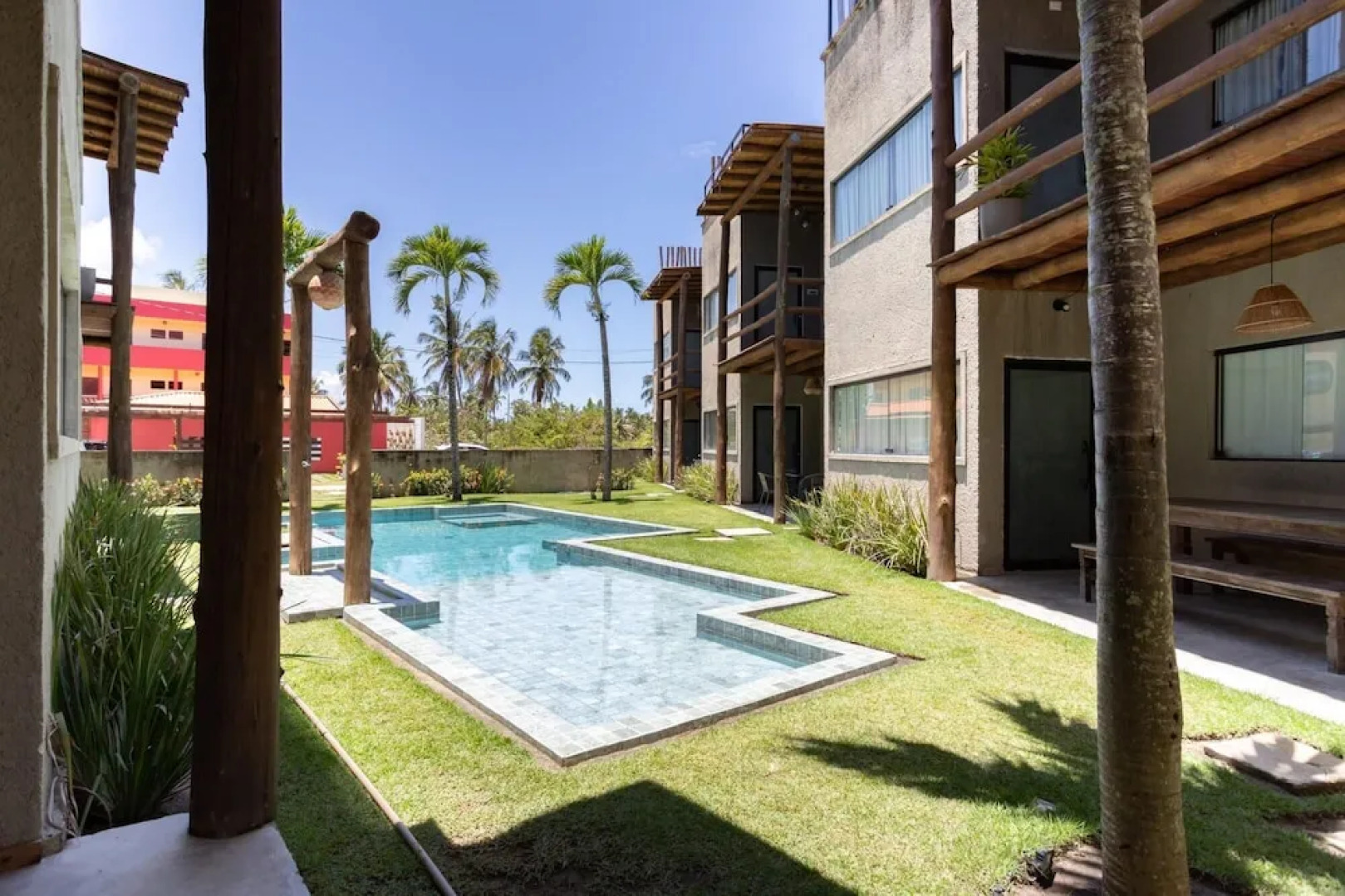 Casa com Piscina e Churrasqueira 5 min da Praia