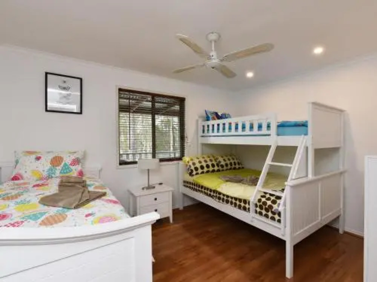 Kangaroo Cottage - cute Accom in bushland setting