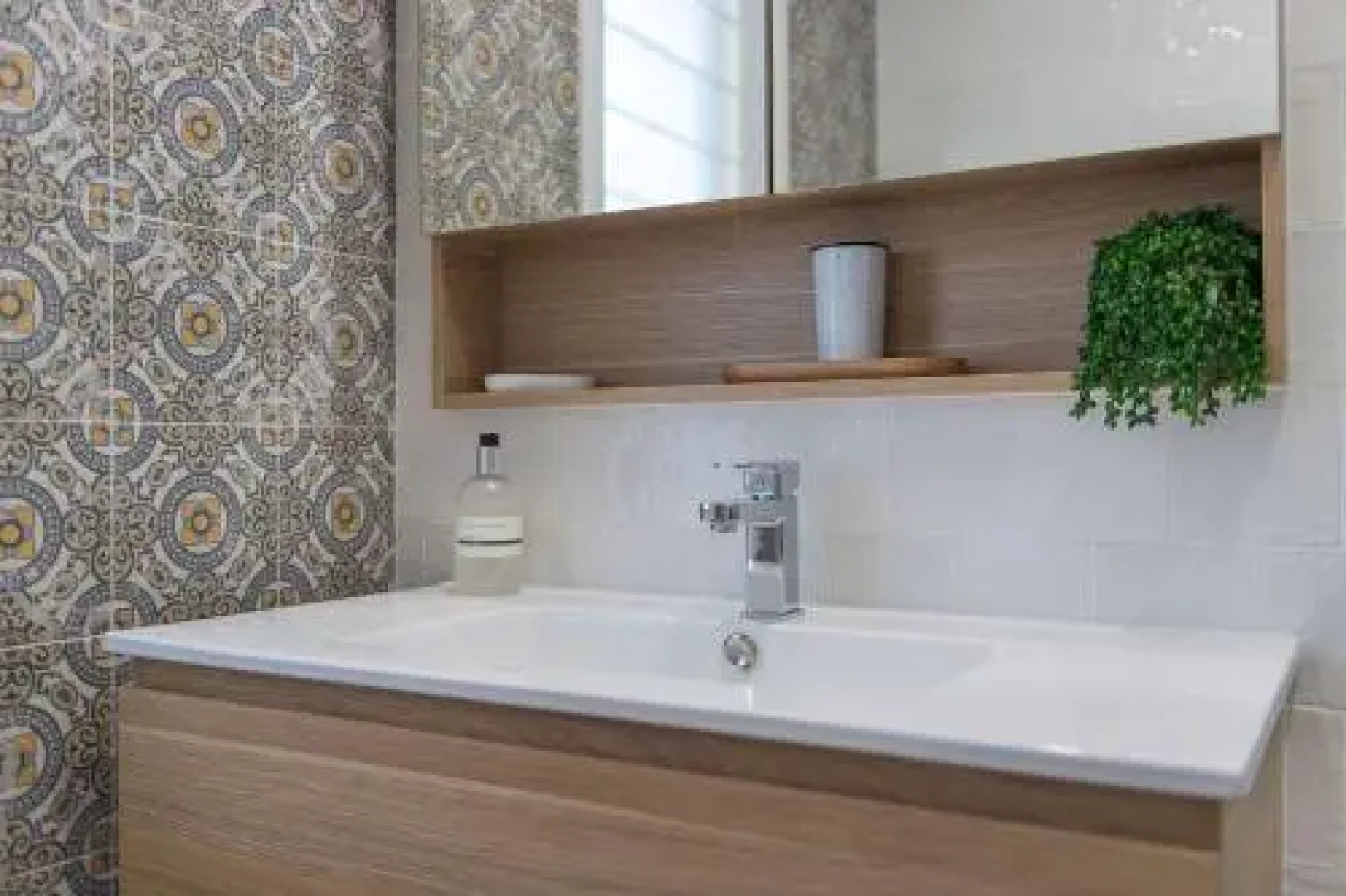 BANYANDAH 557 Ocean Drive NH