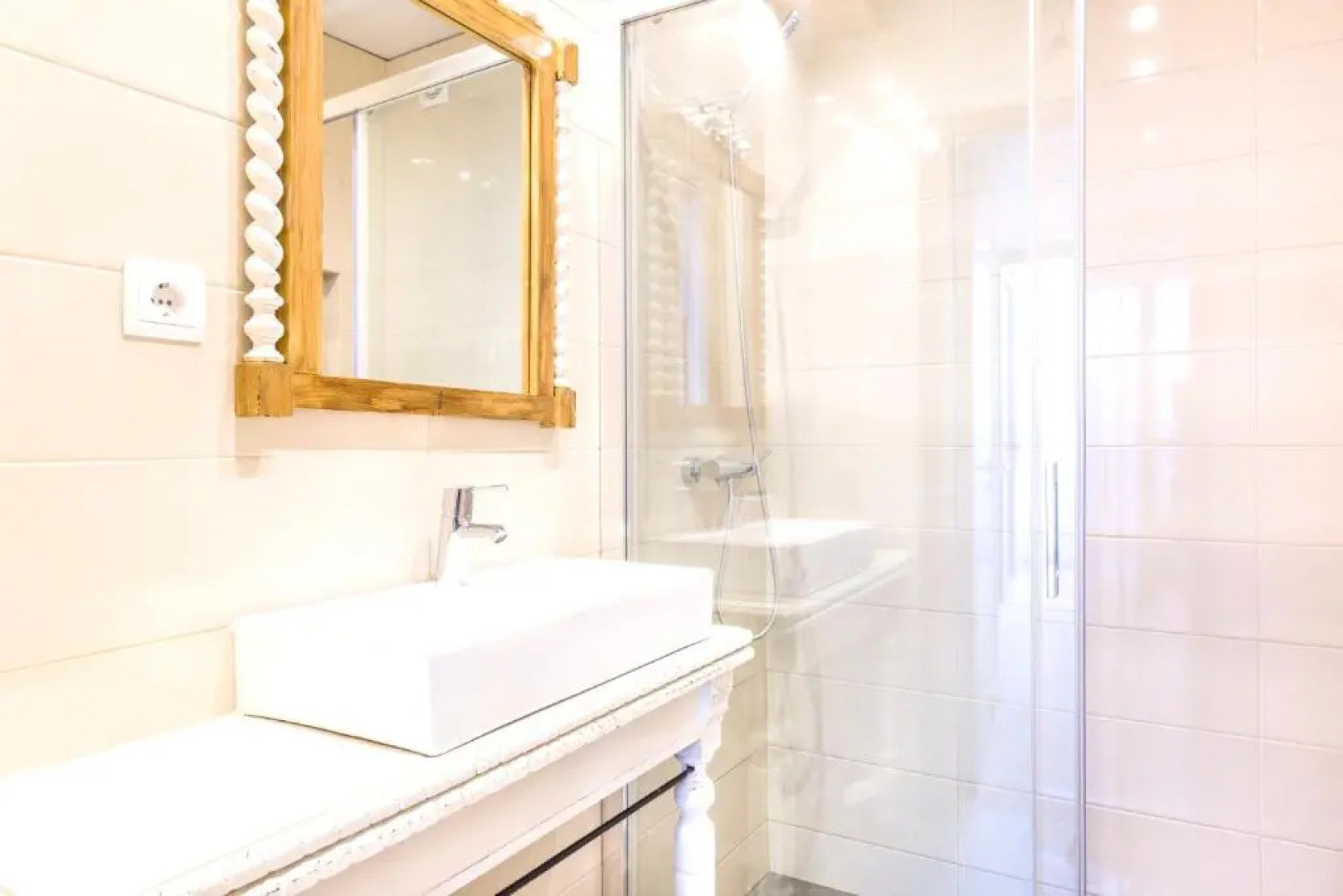 Villa with 3 bedrooms in Quelfes with wonderful sea view shared pool enclosed garden 4 km from the beach