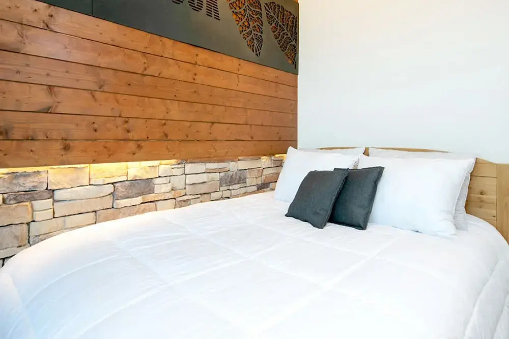 Pohang Couple Stone Pension