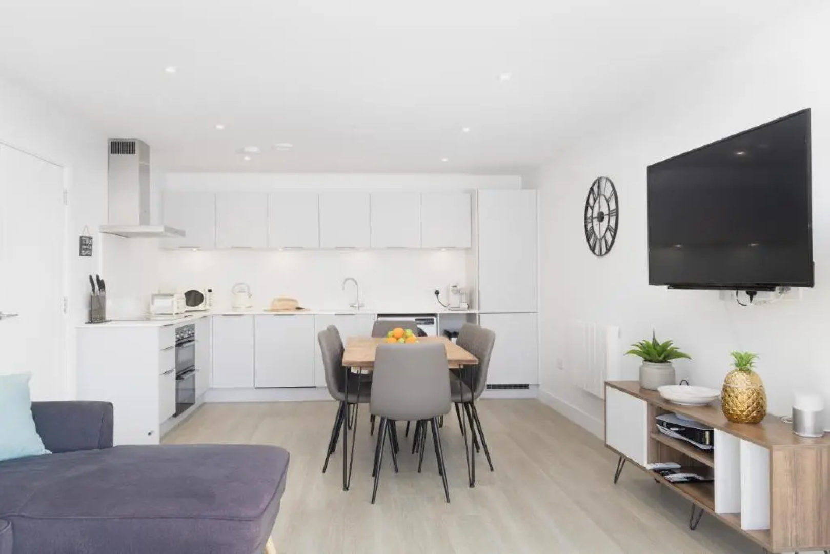 12 Putsborough - luxury flat, 4 minutes to Woolacombe beach with shared indoor pool.