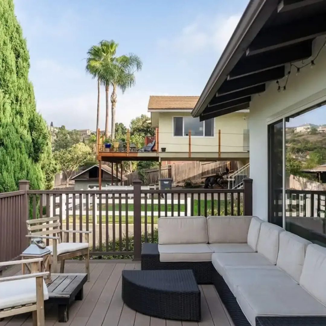 Spacious and Bright 5-bedroom Oasis Pool and Yard