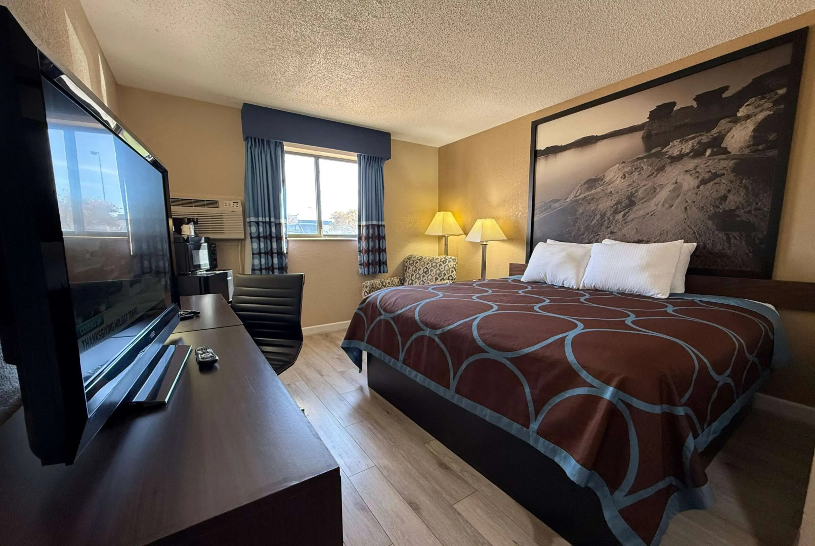 Super 8 by Wyndham Hutchinson