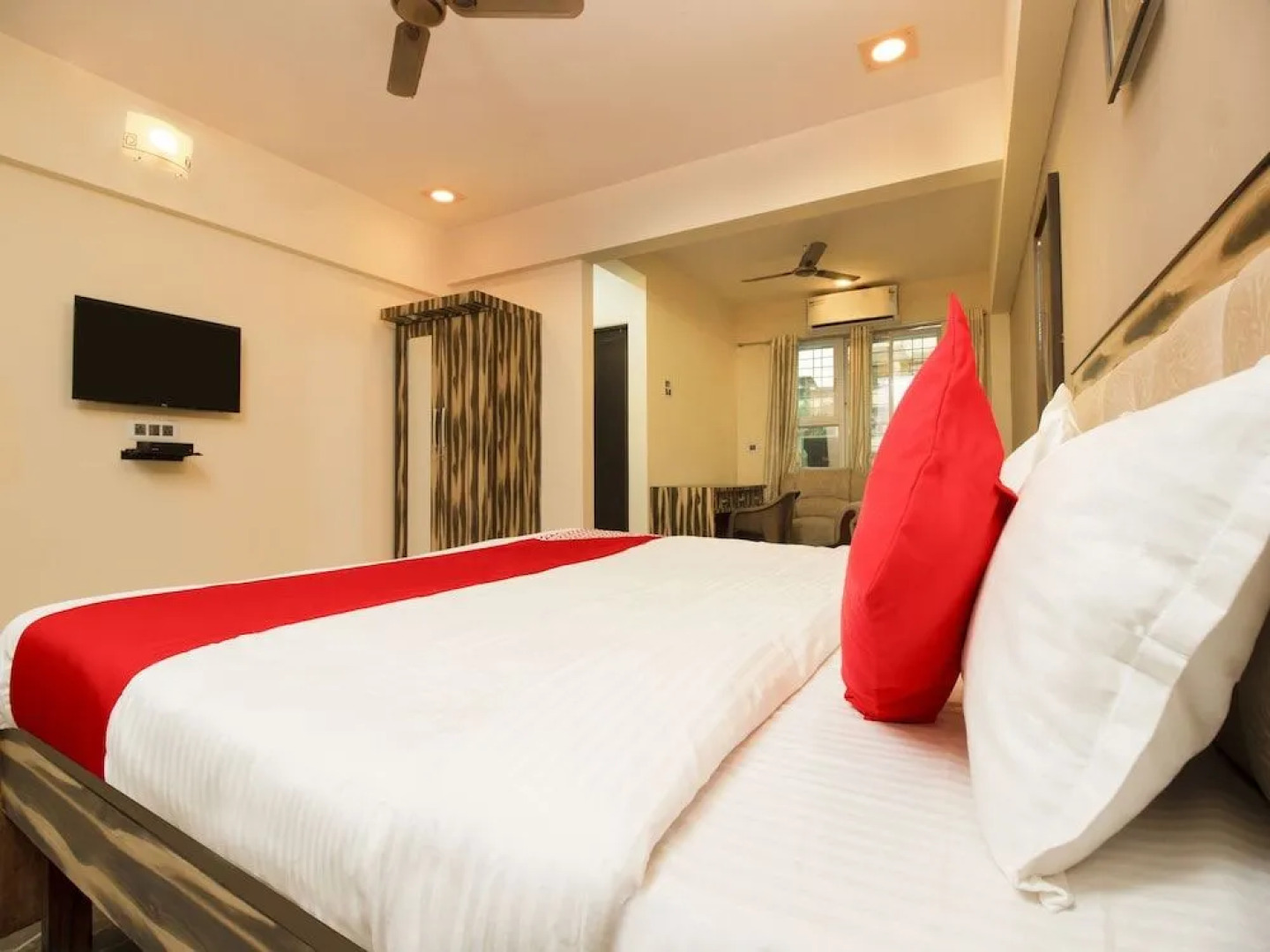 OYO 24621 The Star Hotel