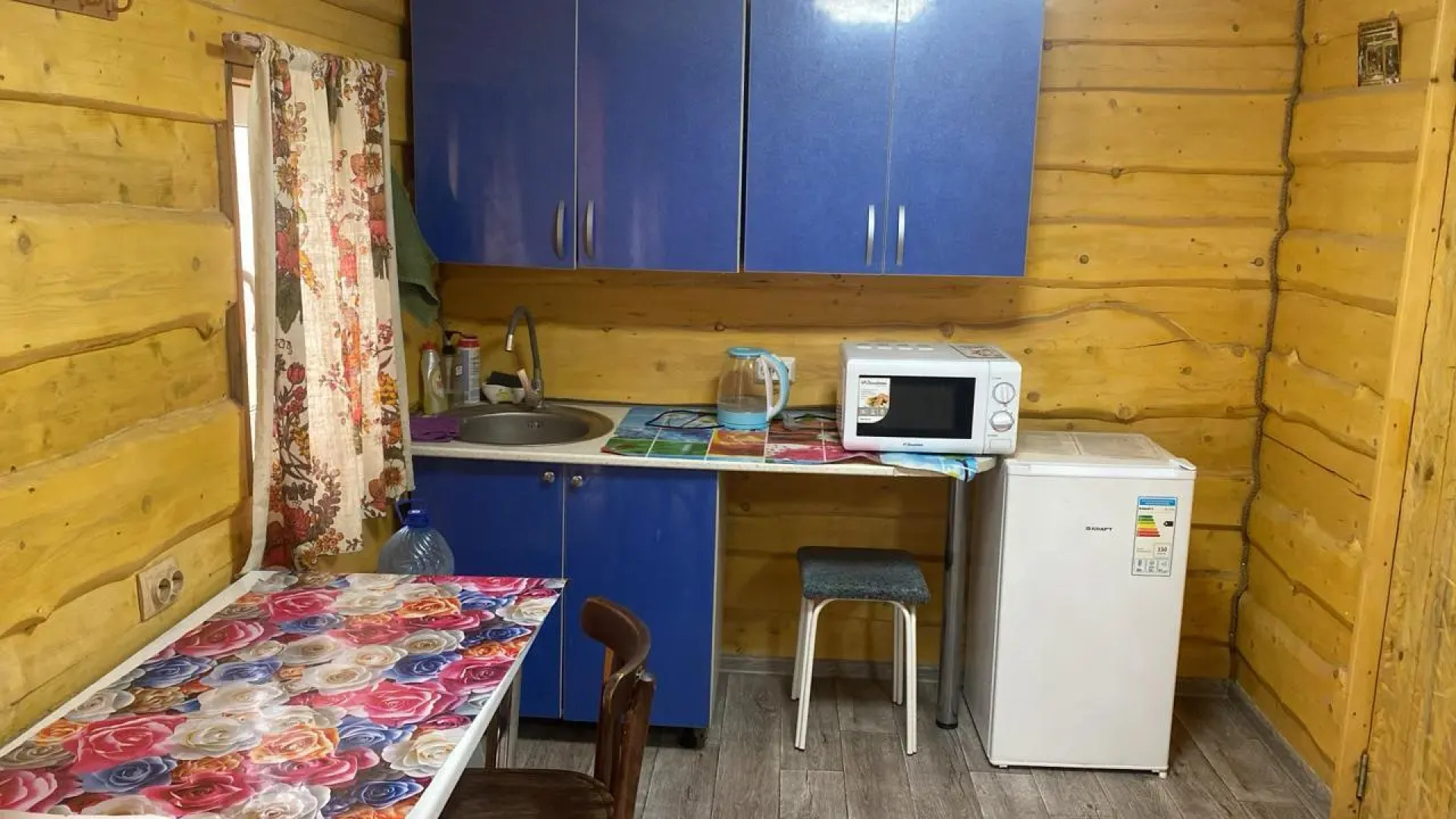 Чижик на улице Дворникова 12А