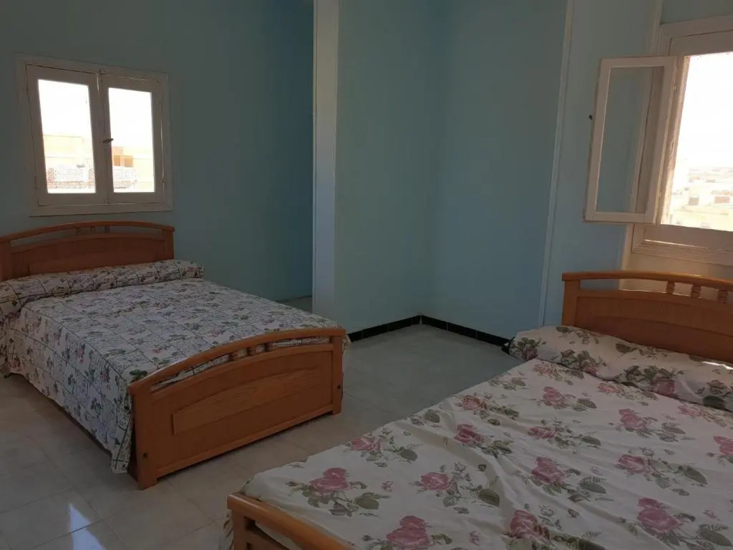 شقق ثلاث غرف بشاطئ الاصيل للايجار قرب الابيض