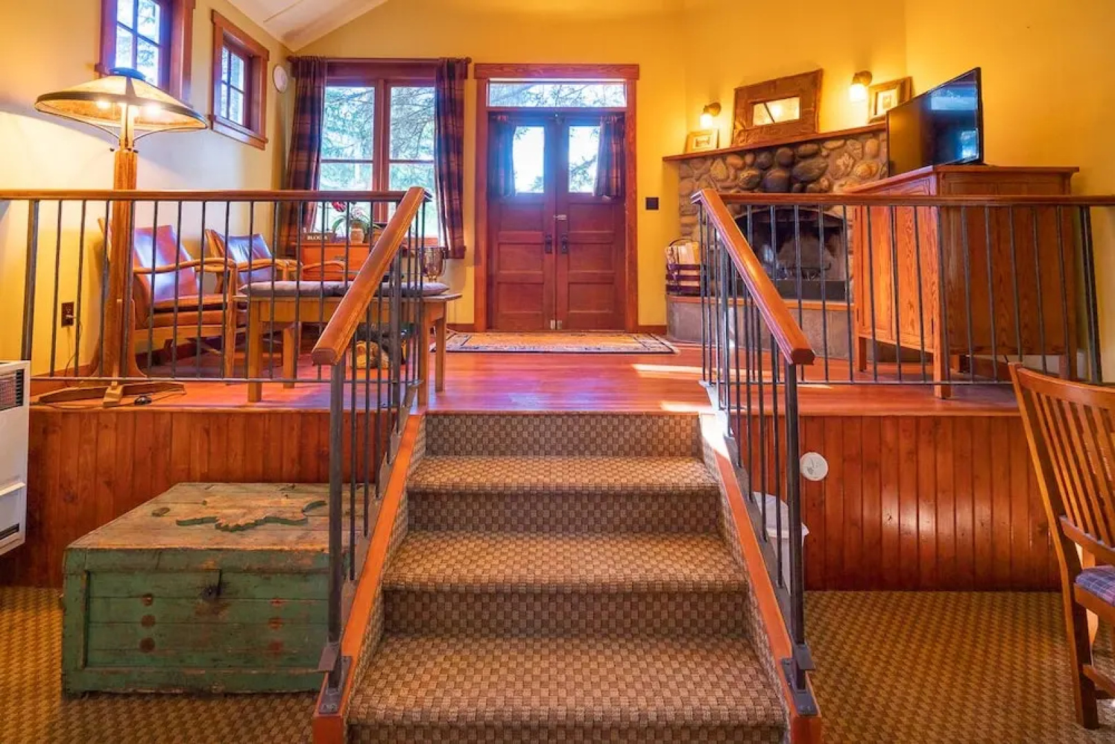 Johnston Canyon Lodge and Bungalows