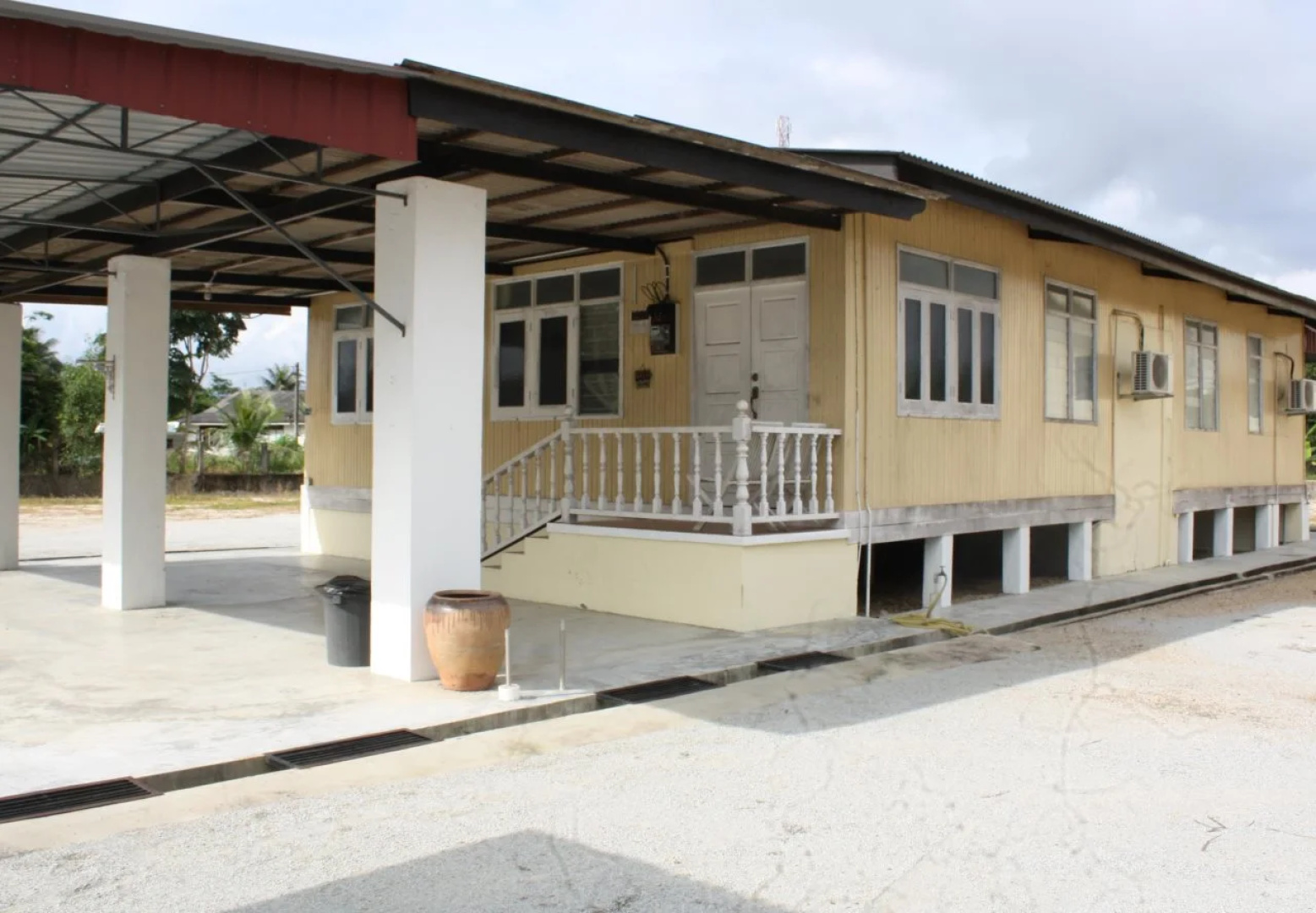 Emma Guest House Rumah Rendah