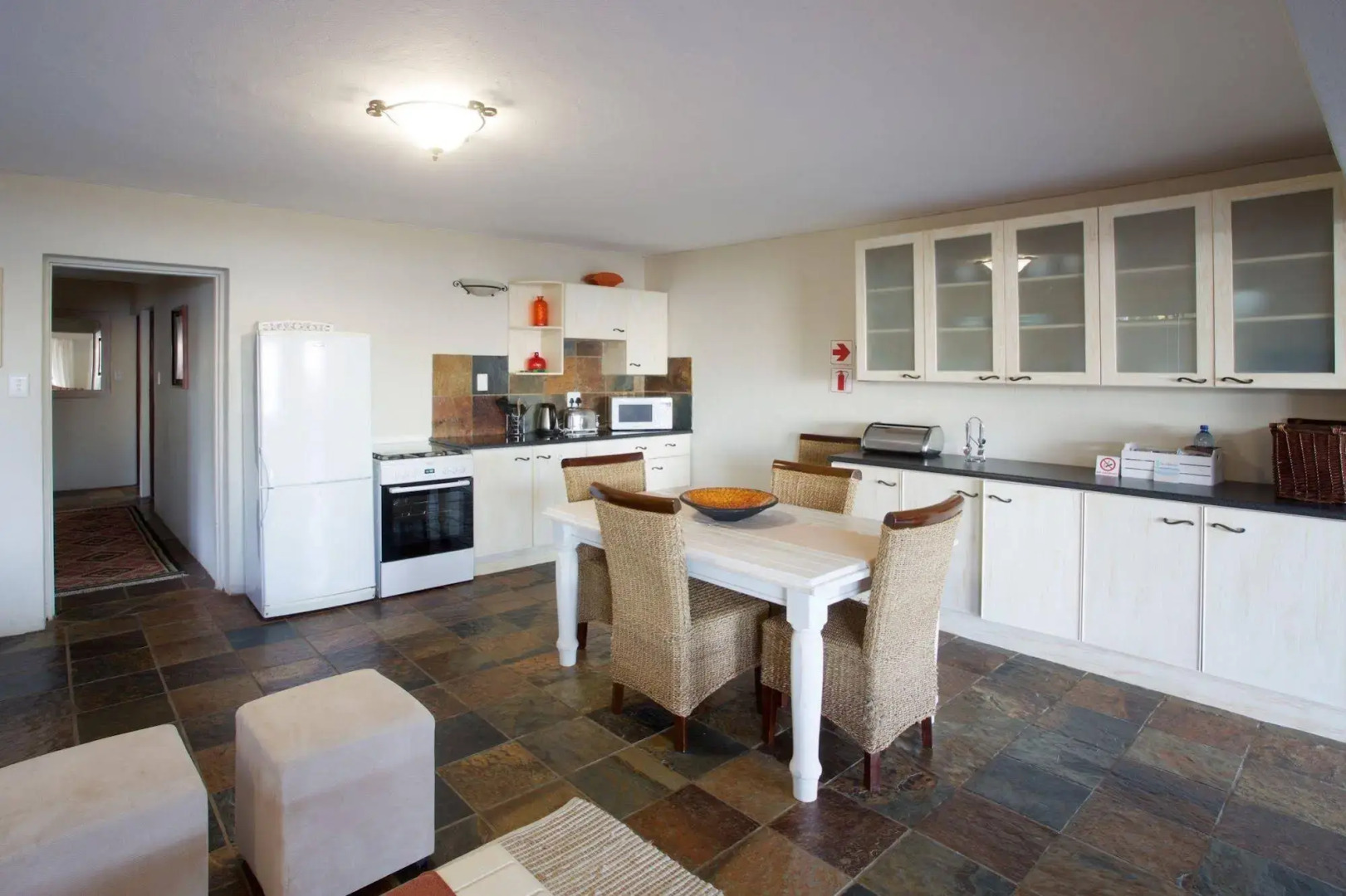 Sea Whisper Guest House & Self Catering