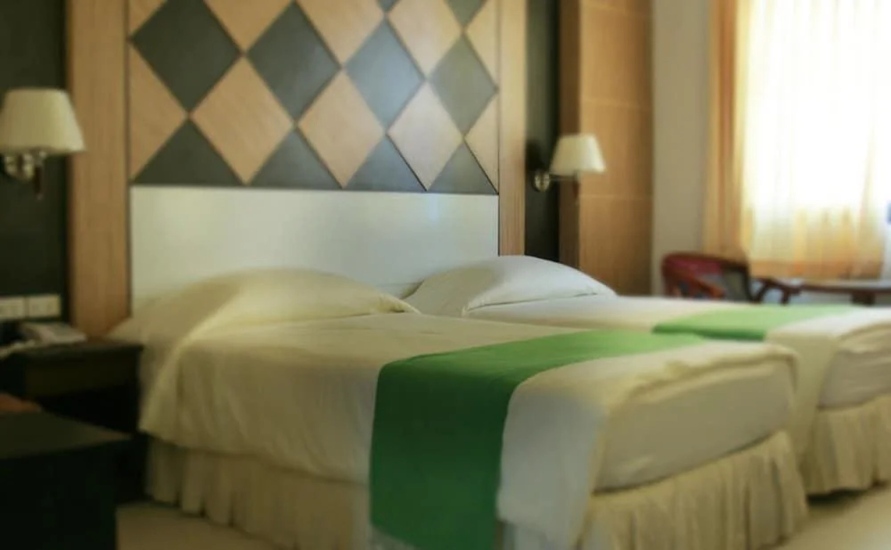 LJ The Emerald Hotel