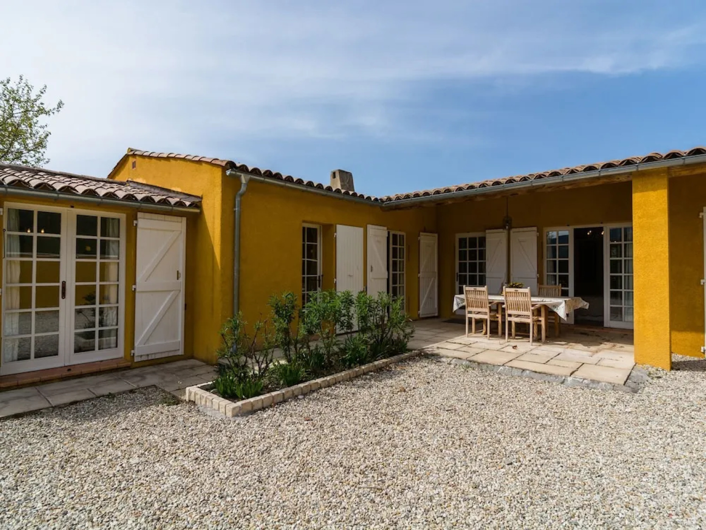 Beautiful, Spacious Villa With Private Swimming Pool Near Recreation Lake Lac de Castillion