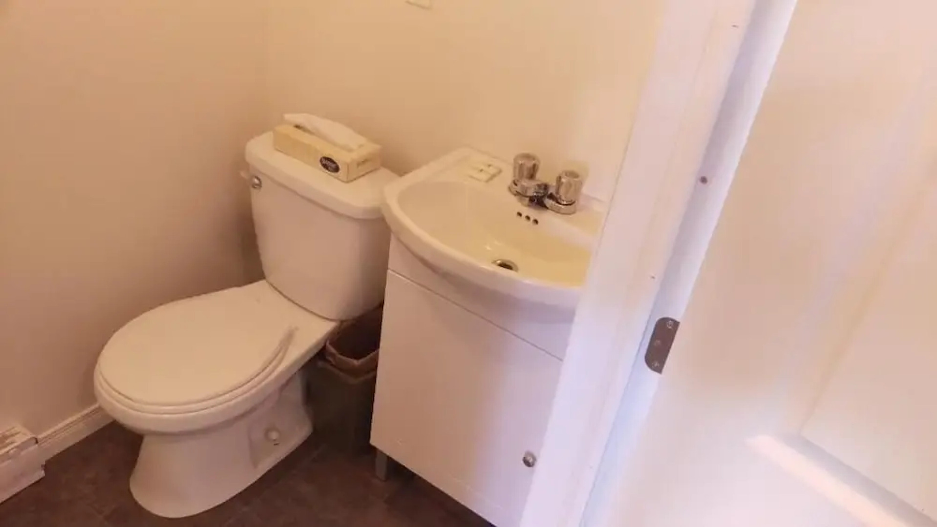 Bay Lake Inn (Frontiersman Motel)