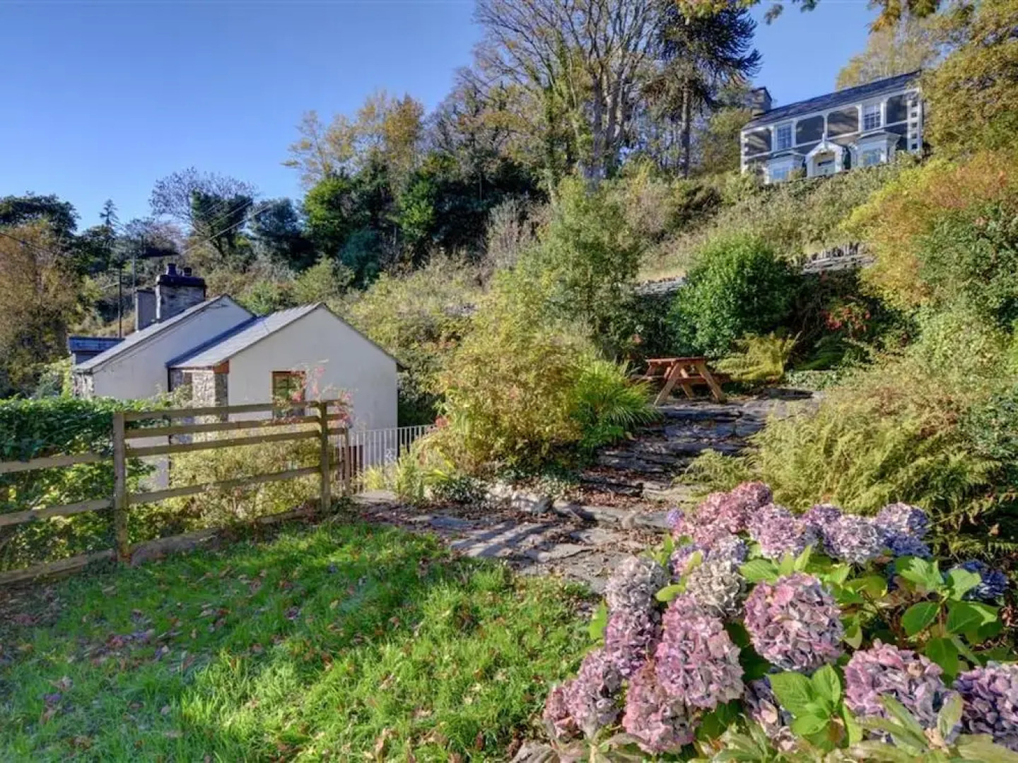 Cosy holiday home in Penrhyndeudraeth with Terrace