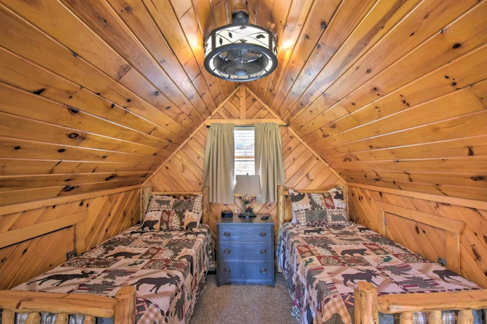 Helen Cabin w/ Deck & Hot Tub < 1/2 Mi to Main St