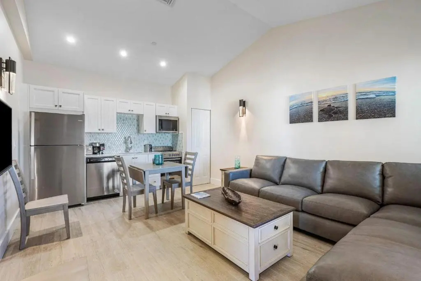 Bermuda Bungalows (Tropical Island Getaway)