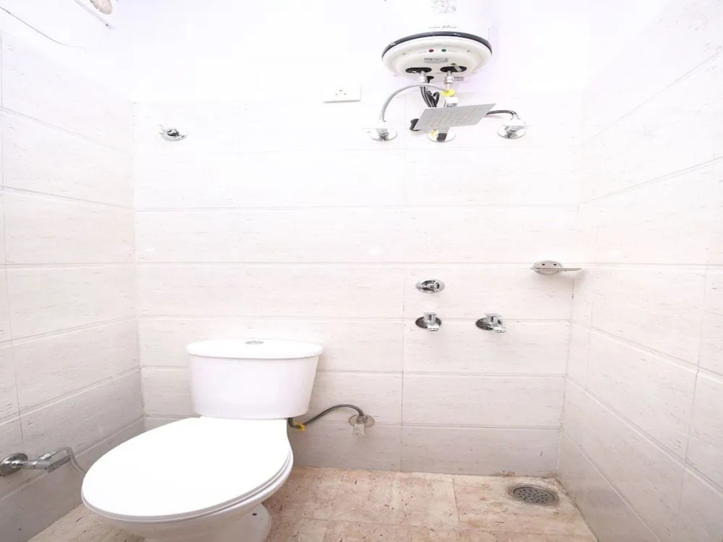 OYO 16875 Hotel Skyz