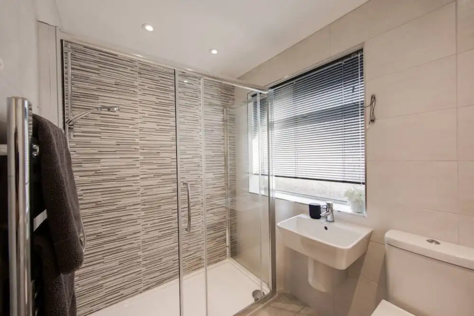 Bungalow 2 min Walk to Beach and sea Sleeps 6