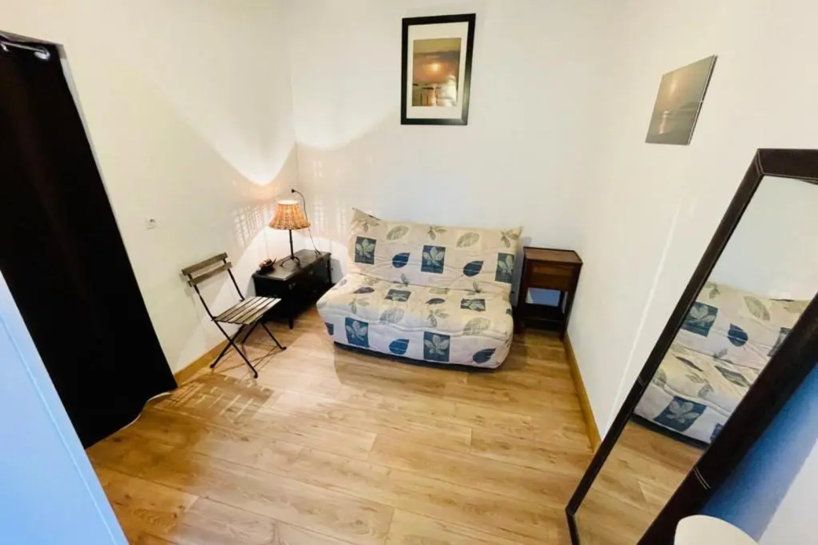 Charming House Ideally Located With Furnished Terrace 3 Bedrooms & Parking