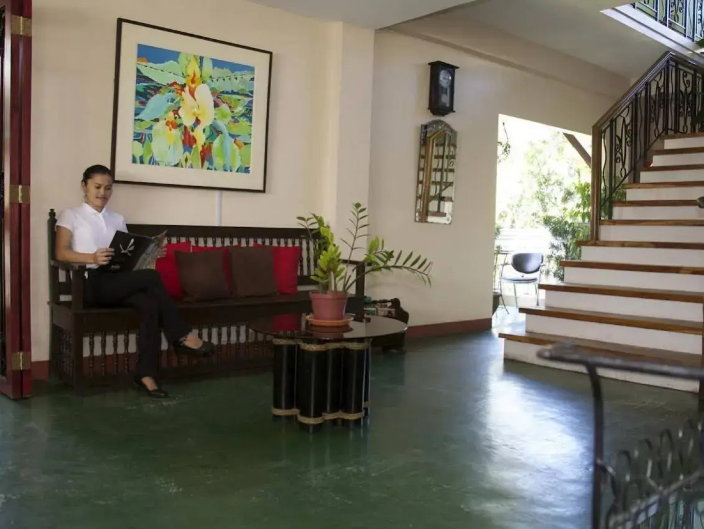 Bahay Ni Tuding Inn & Bistro